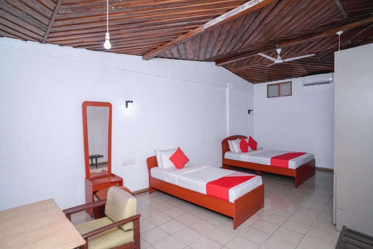 Oyo 384 Dilena Beach Resort Unawatuna Bilik gambar