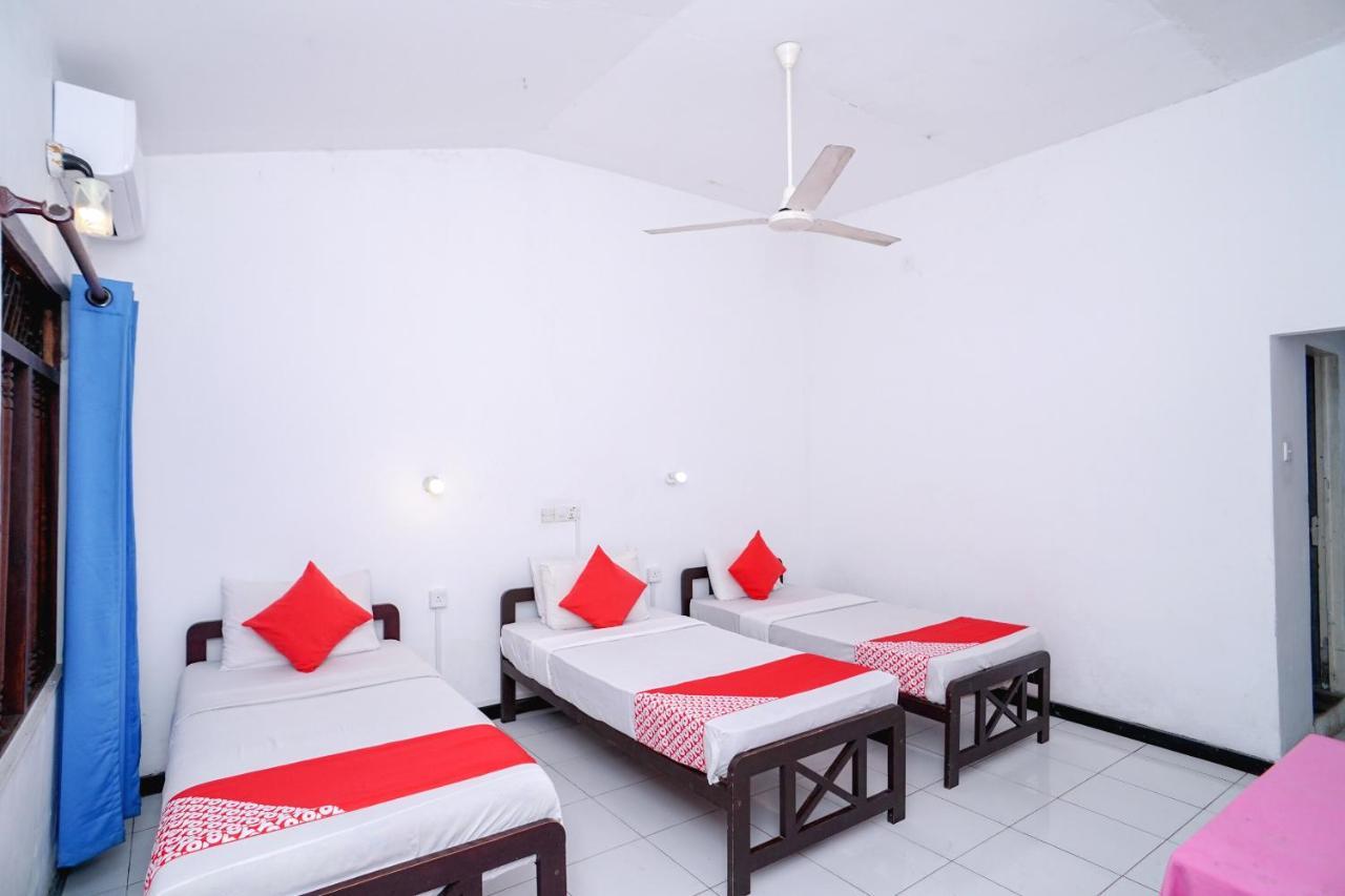 Oyo 384 Dilena Beach Resort Unawatuna Bilik gambar