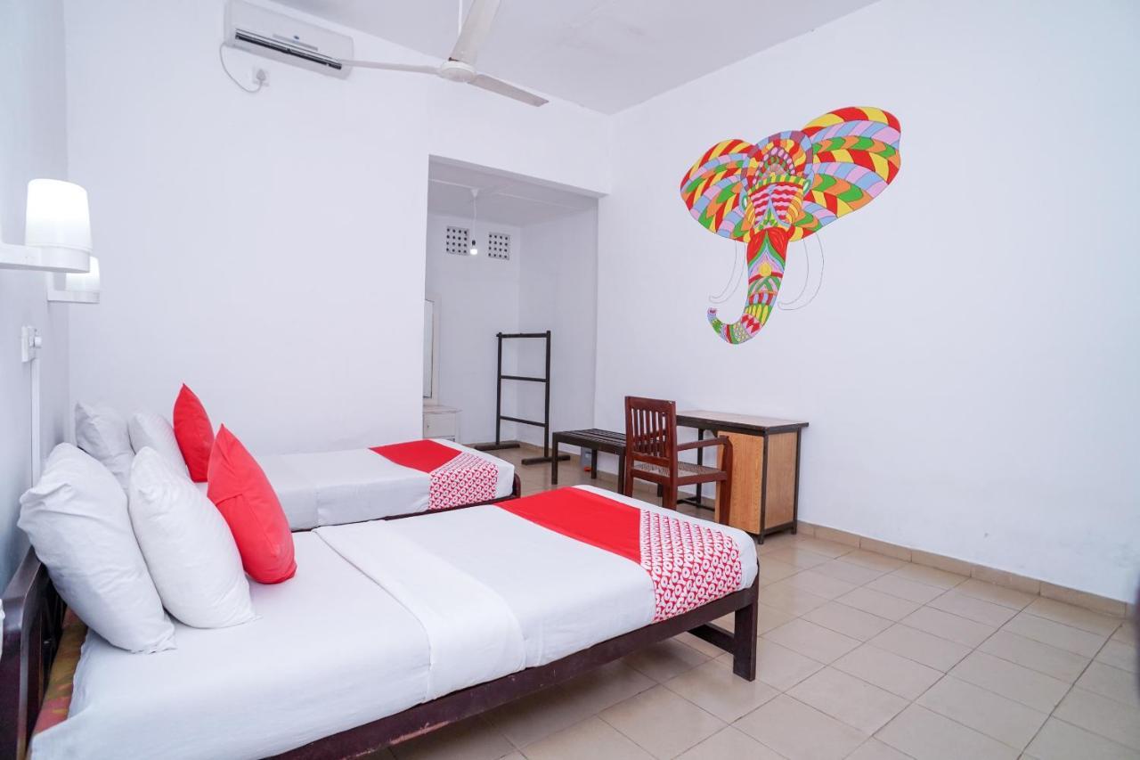 Oyo 384 Dilena Beach Resort Unawatuna Luaran gambar