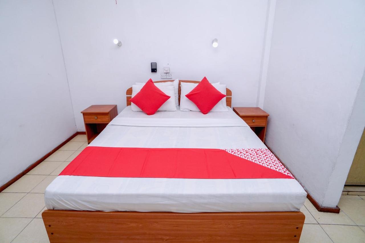 Oyo 384 Dilena Beach Resort Unawatuna Luaran gambar